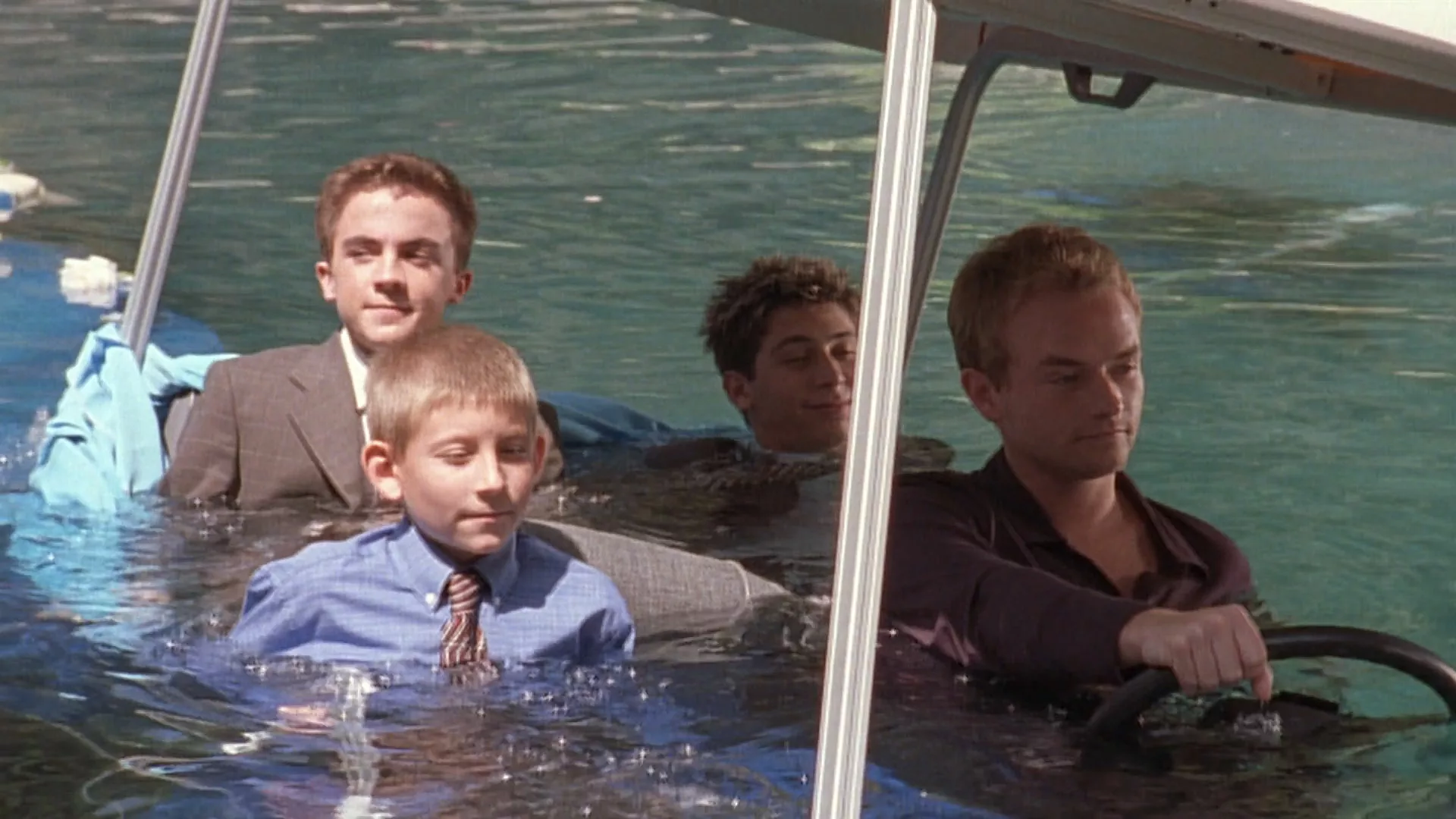 Malcolm : la famille la plus rock’n’roll de ta télécommande 3 Malcolm garcons voiturette eau