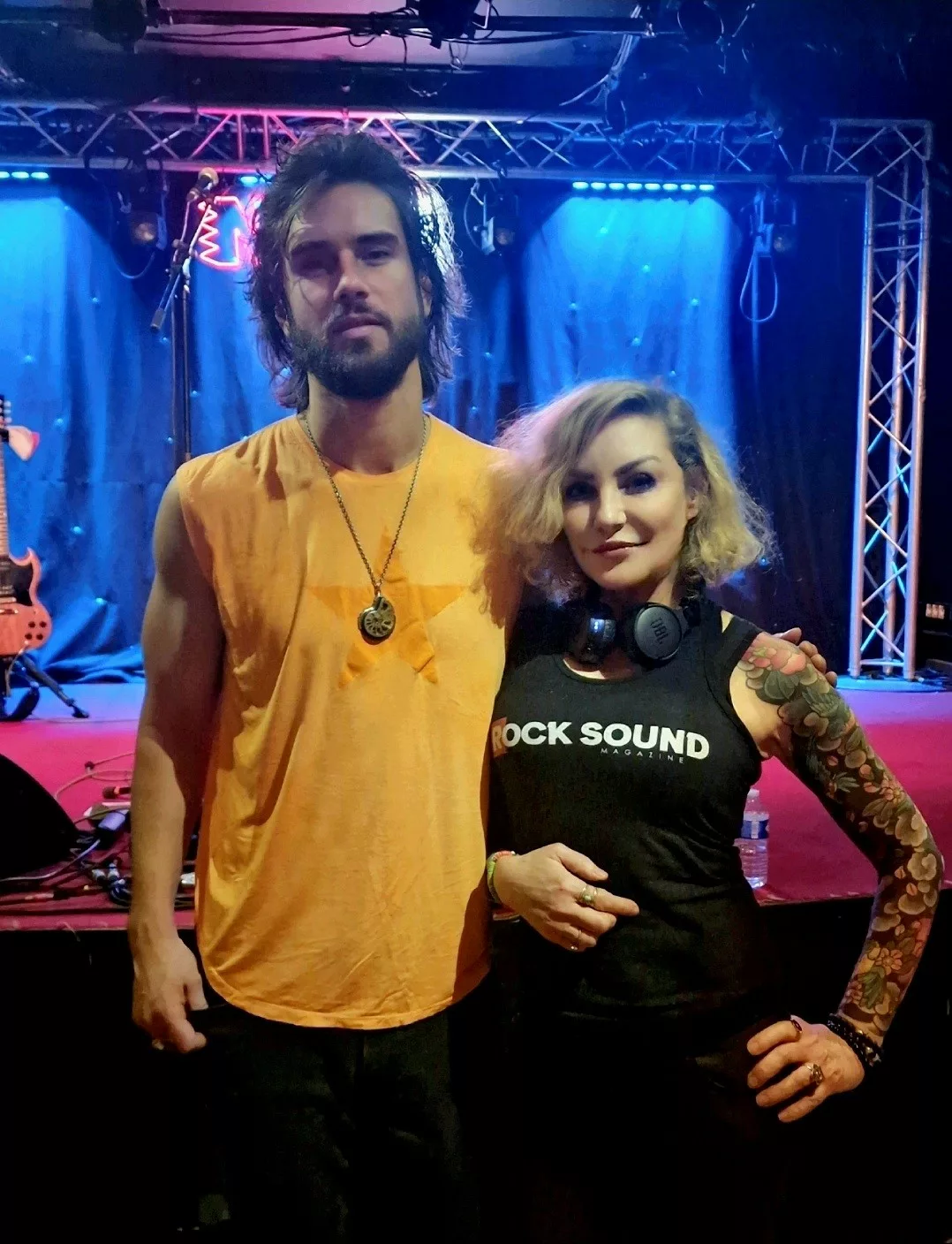 Une voix qui saigne, un rock qui éclaire : Cobi à cœur ouvert. 3 backstage
