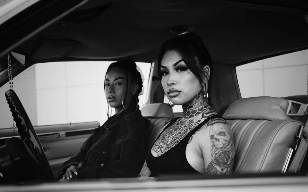 L’univers brut de Brice Gelot : photojournalisme, tatouages et réalité sans fard