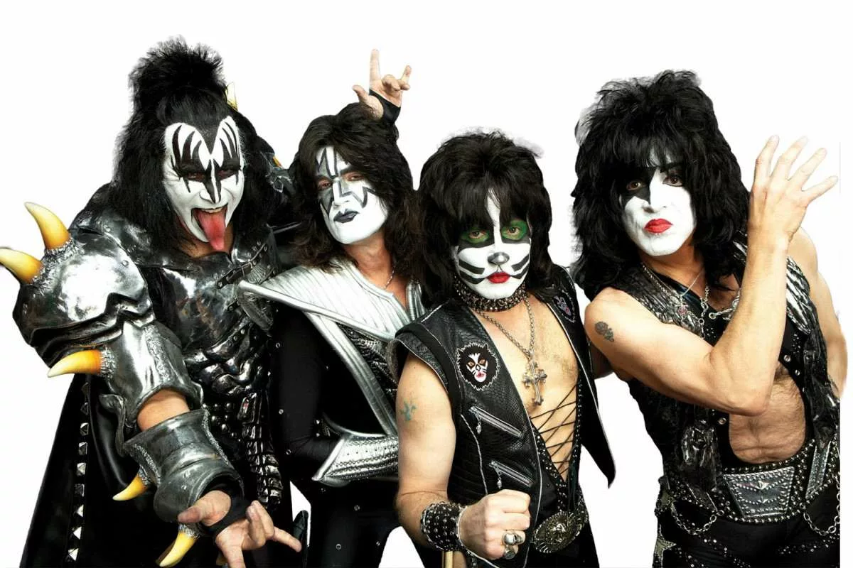 Kiss : le groupe maquillé qui a transformé le rock en spectacle éternel