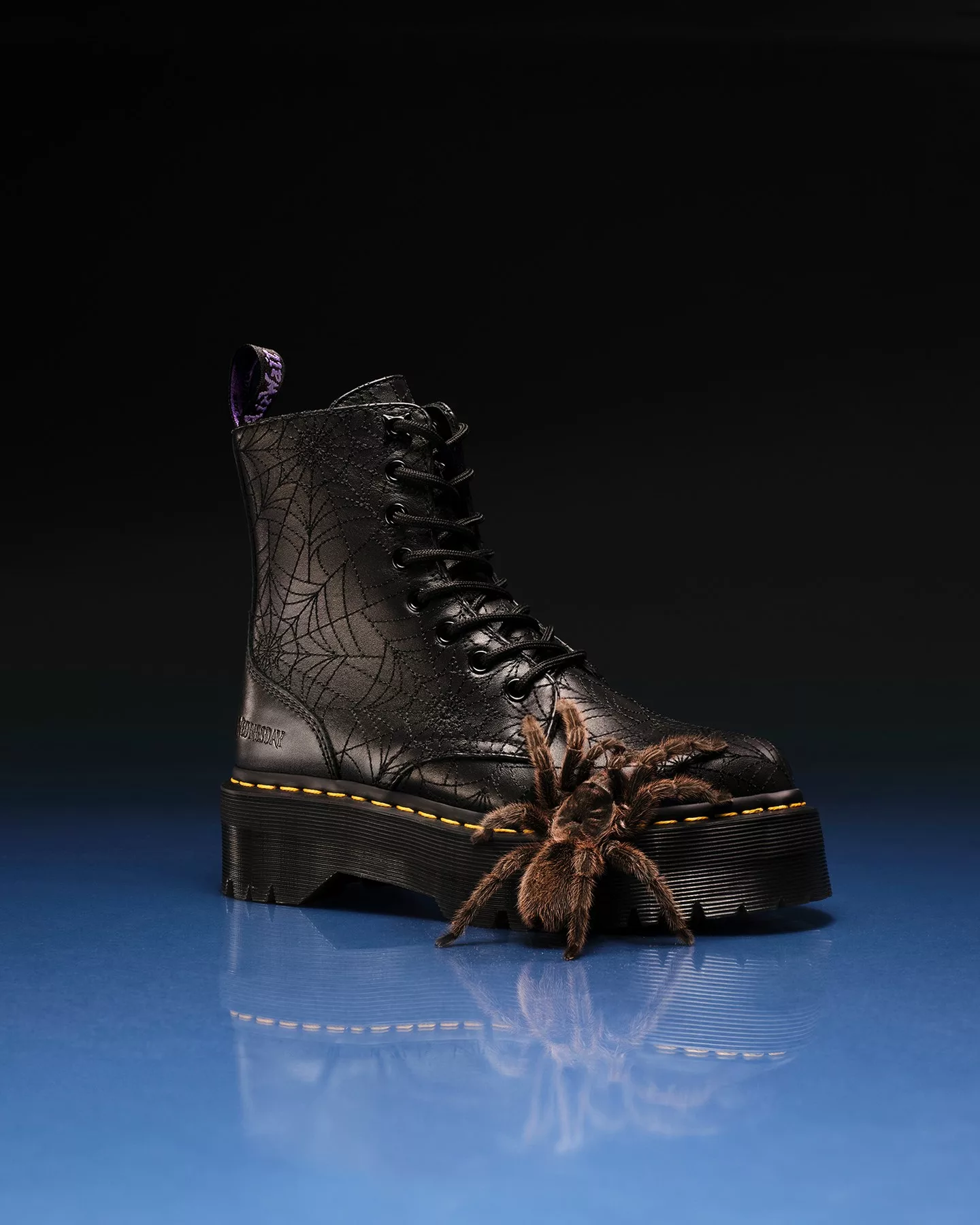 Dr. Martens x Wednesday : la tentation de l’ombre 5 Dr. Martens x Wednesday