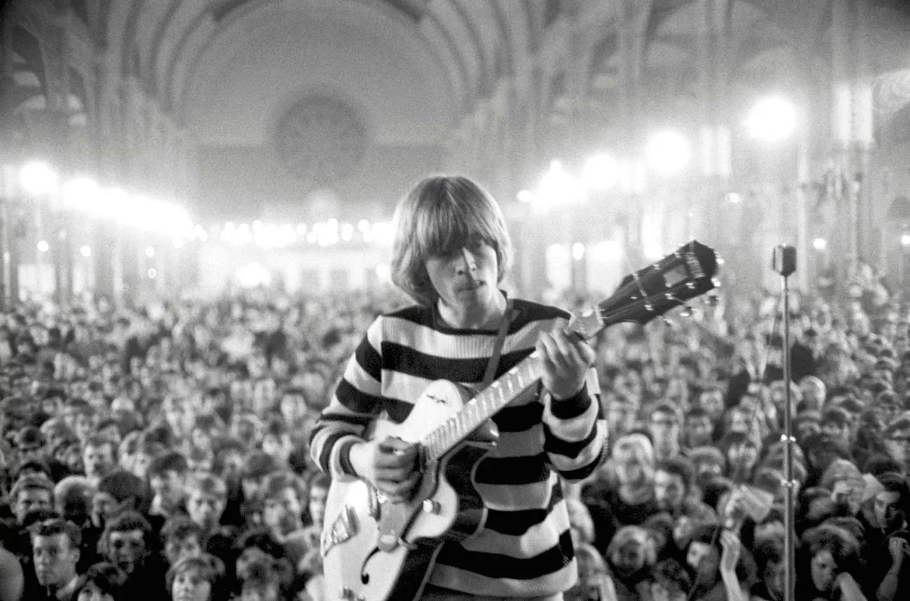 Portrait de Brian Jones, icône rock.