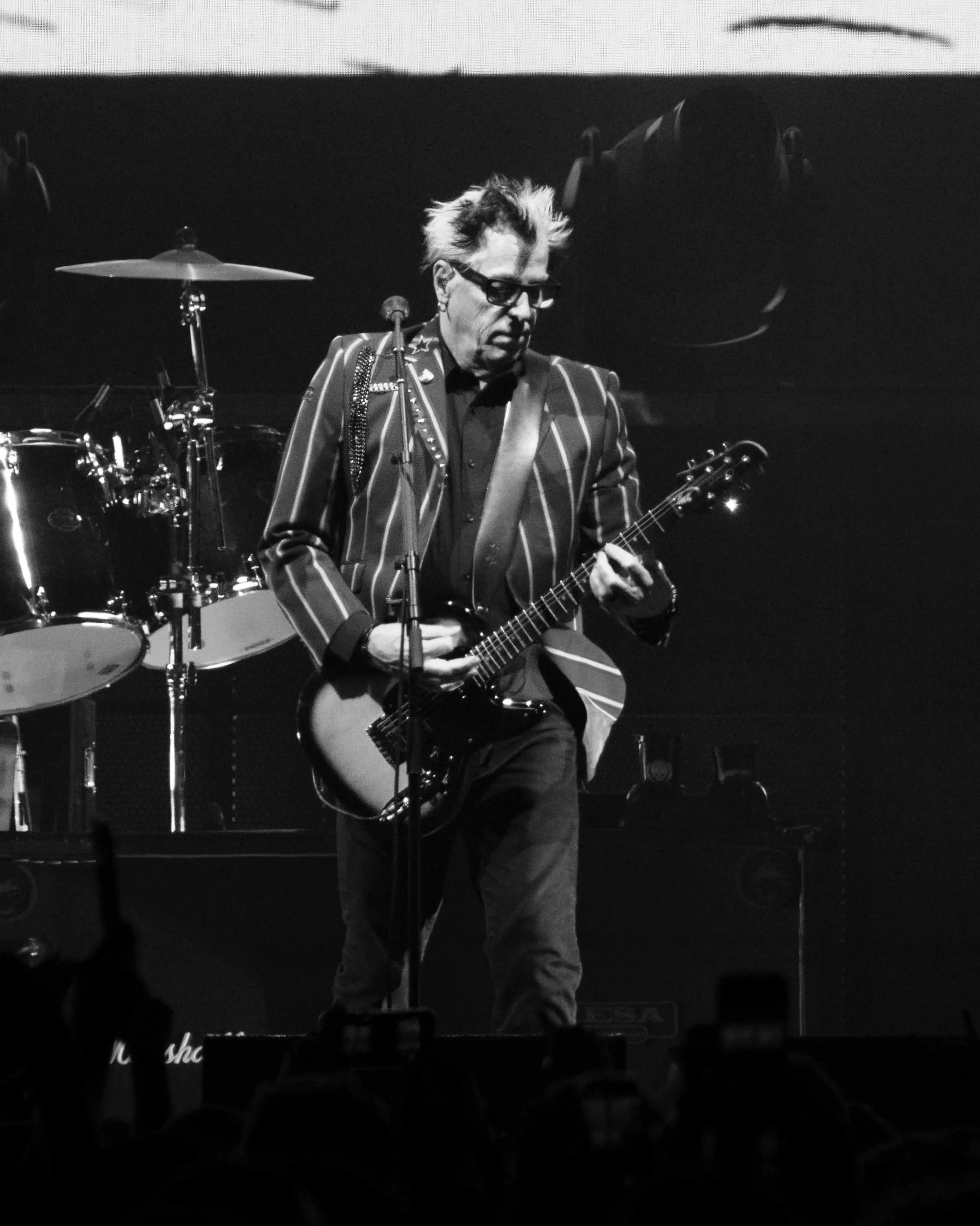 The Offspring embrase Paris : retour sur une soirée historique 18 offsrping arena 31 scaled