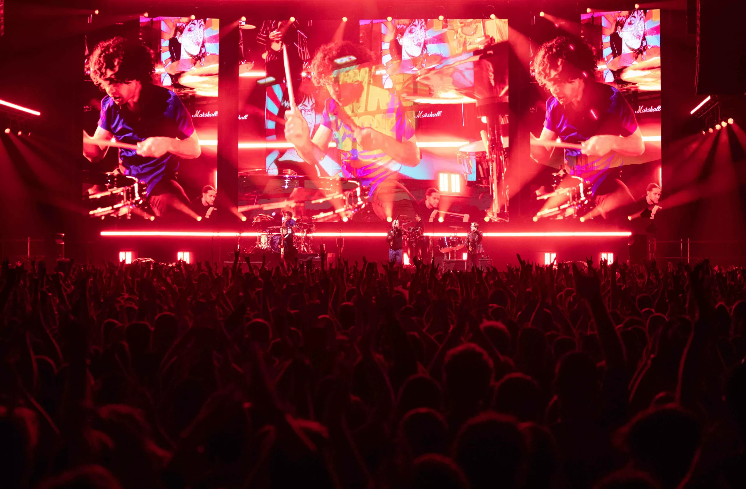 The Offspring embrase Paris : retour sur une soirée historique 19 offsrping arena 34 scaled