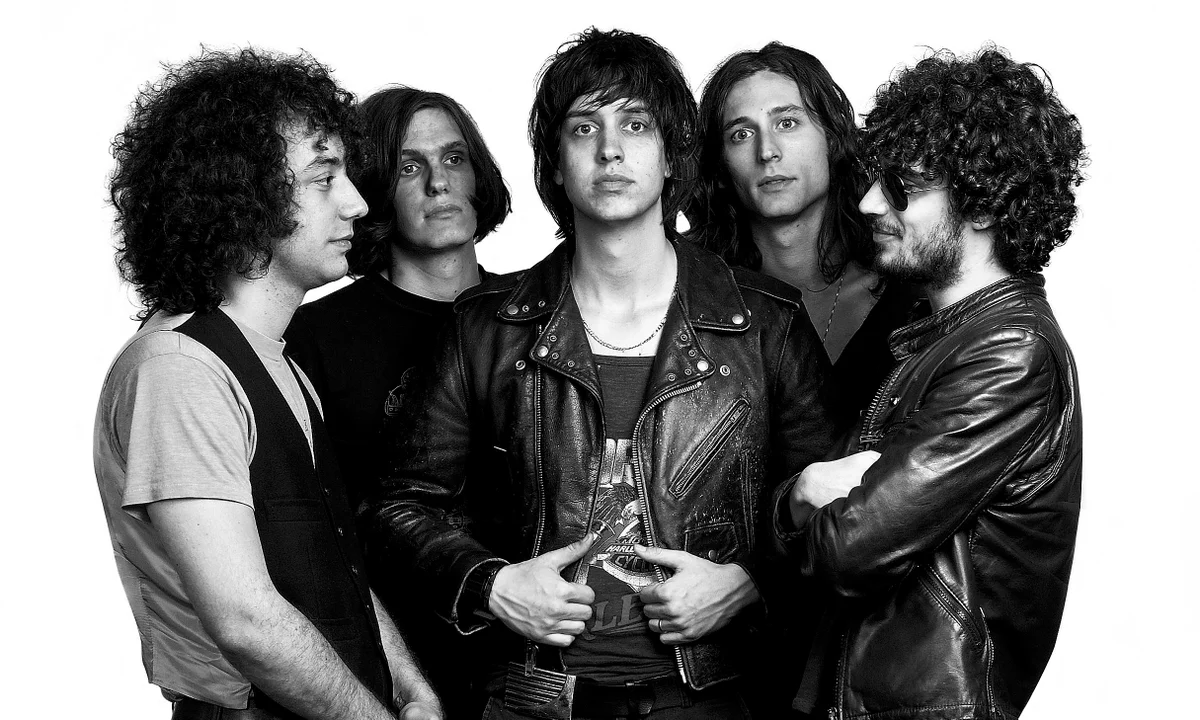 The Strokes : histoire, discographie complète et album Reality Awaits (2026) 1 The Strokes : Julian Casablancas, Albert Hammond Jr., Nick Valensi, Nikolai Fraiture, Fabrizio Moretti