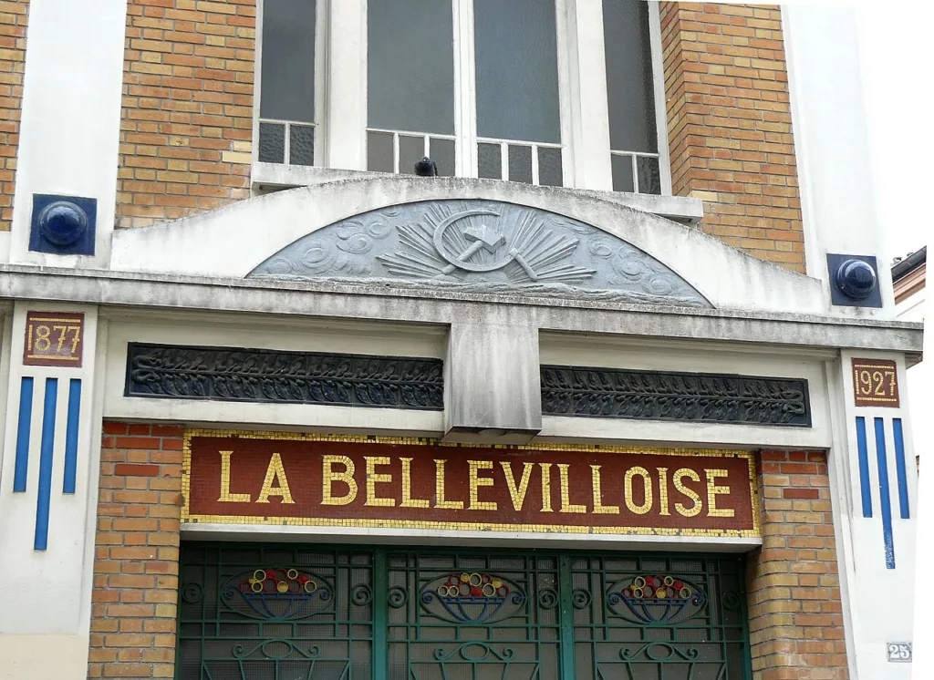 Façade de l’extension de la Maison du peuple, ""La Bellevilloise" Rue Boyer (Paris 20ème arrd.). Construite en 1927 et rénovée en 1977
