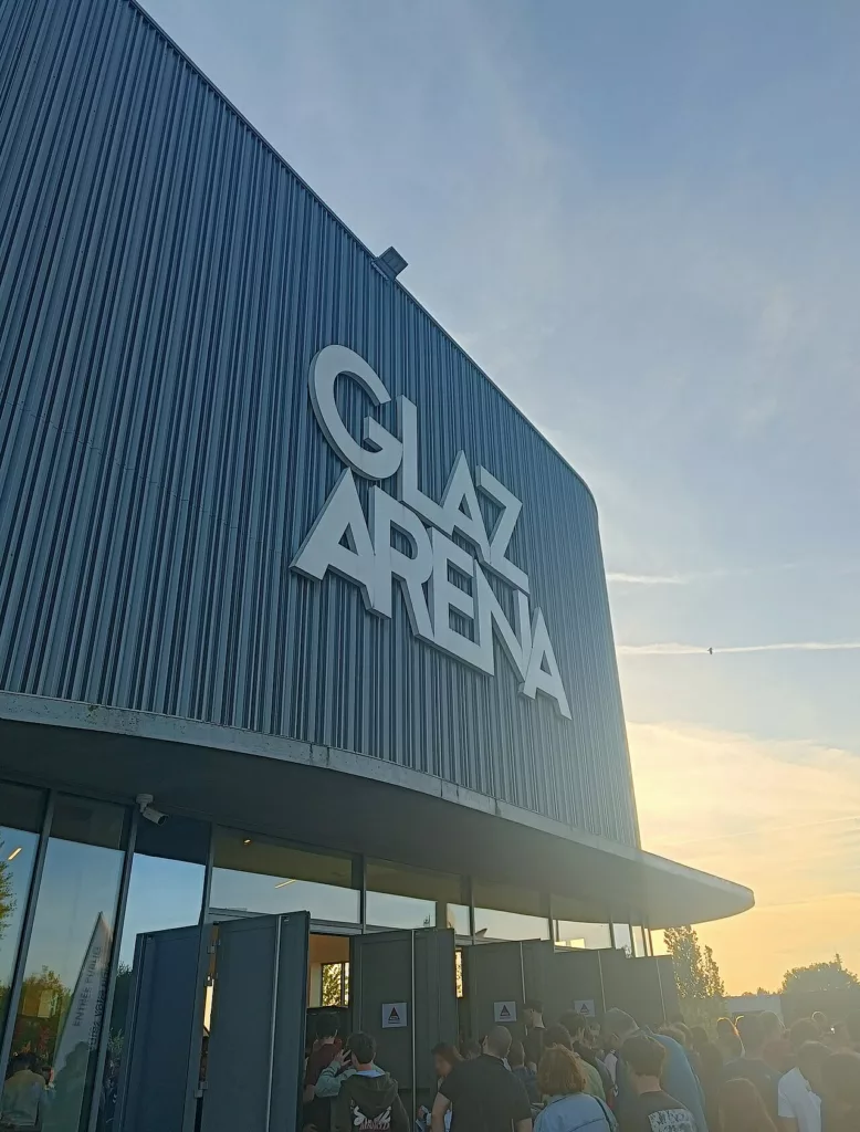 Entrée principale de la Glaz Arena