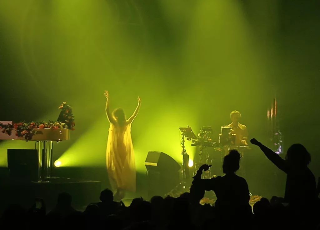 Irène Drésel et Sizo Del Givry à la coopérative de Mai de Clermont-Ferrand le 9 Février, au début de la tournée ROSE FLUO TOUR 2024