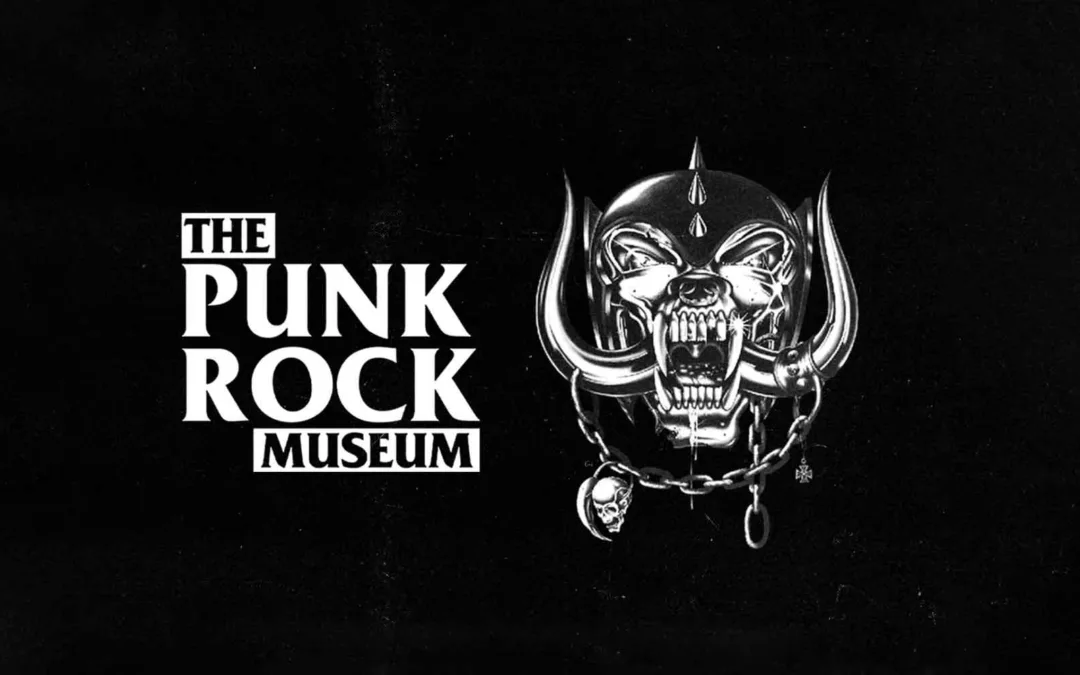 Jouer sur la basse de Lemmy au Punk Rock Museum